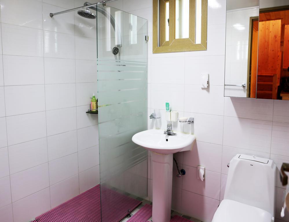 Haevichi Pension Seogwipo Exteriör bild