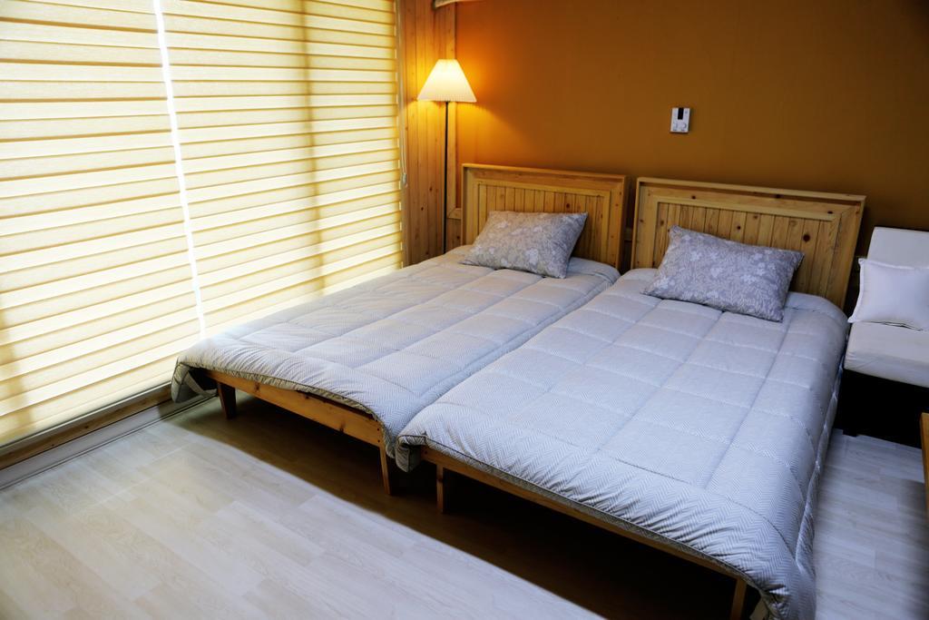 Haevichi Pension Seogwipo Exteriör bild