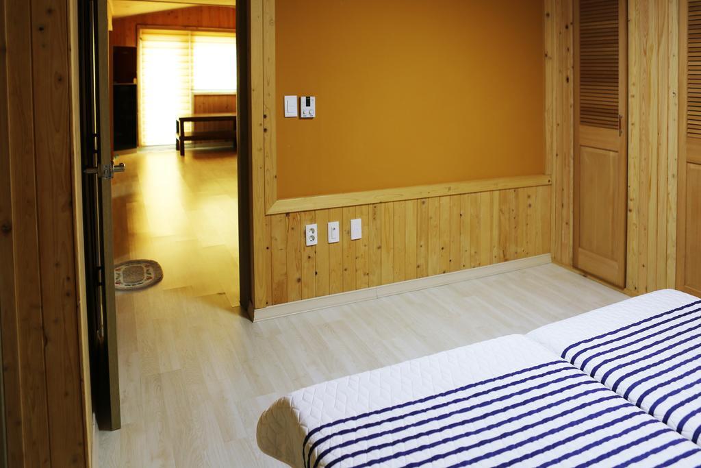Haevichi Pension Seogwipo Exteriör bild