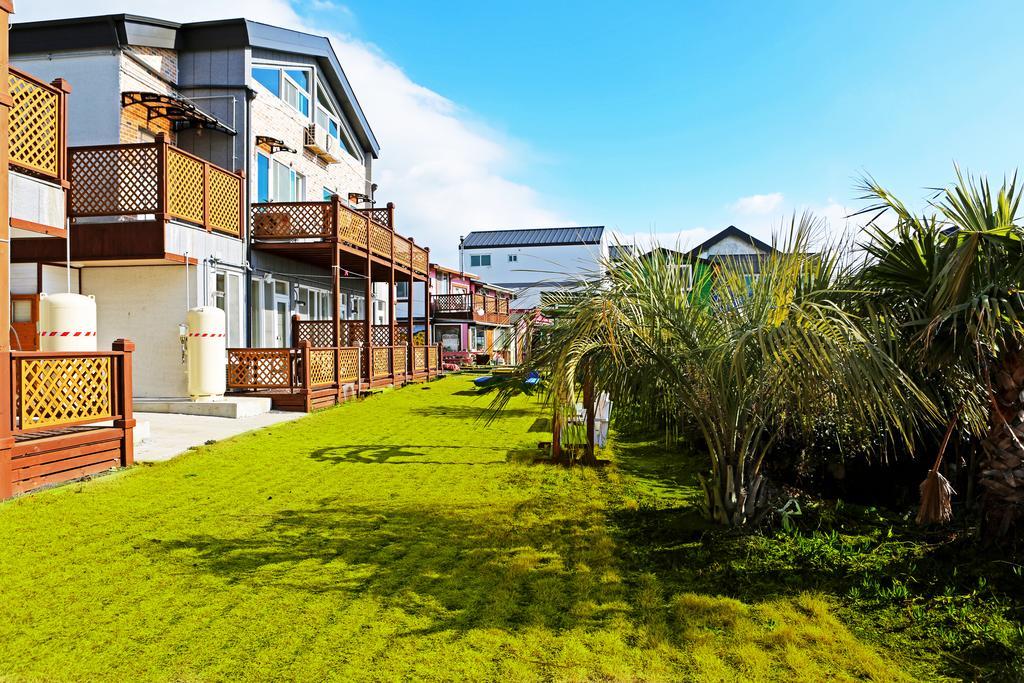 Haevichi Pension Seogwipo Exteriör bild
