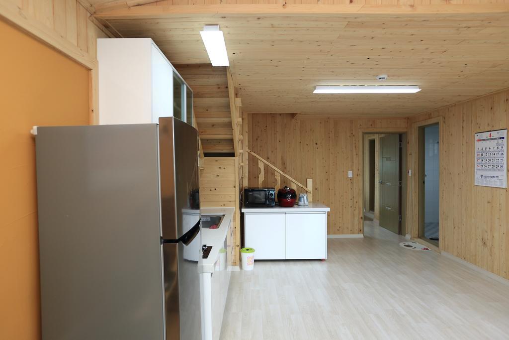 Haevichi Pension Seogwipo Exteriör bild