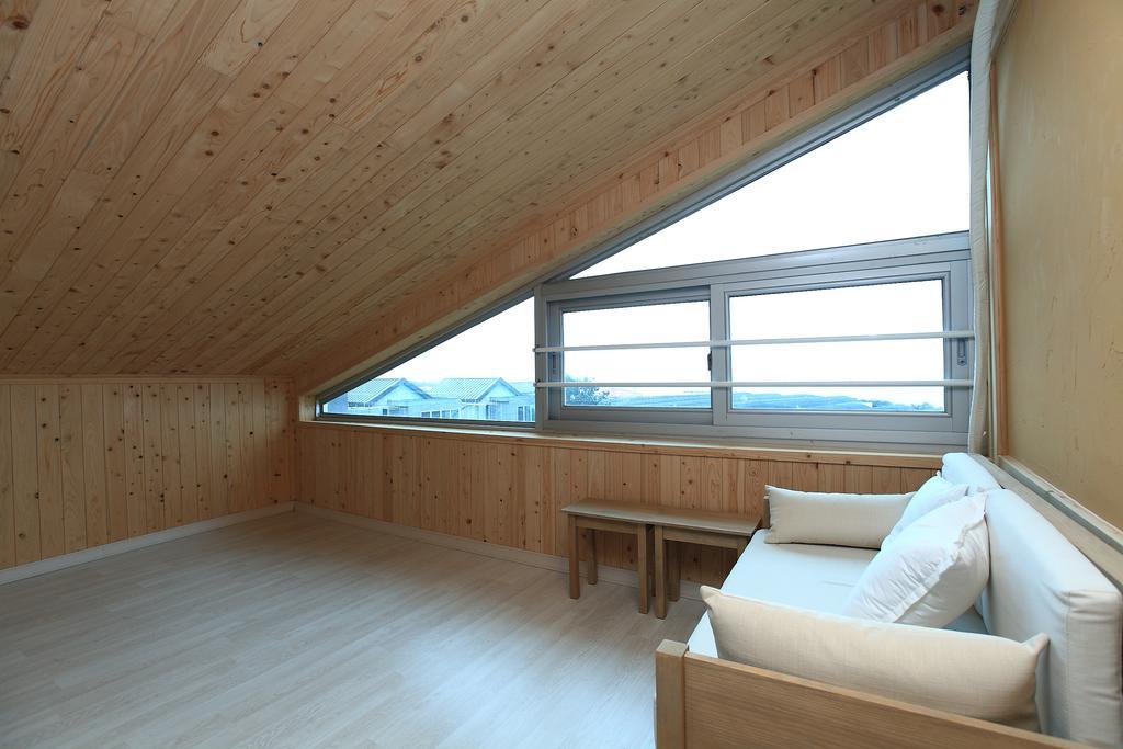 Haevichi Pension Seogwipo Exteriör bild